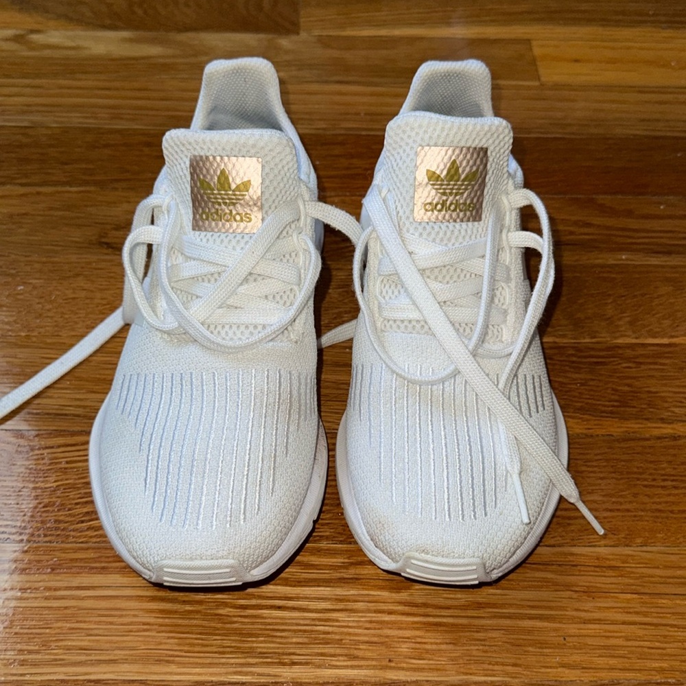 Adidas size 6.5 woman’s sneaker
